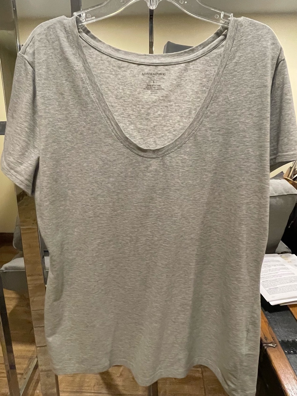 Banana Republic Scoop Neck Short Sleeve Tee in Light Gray, L.